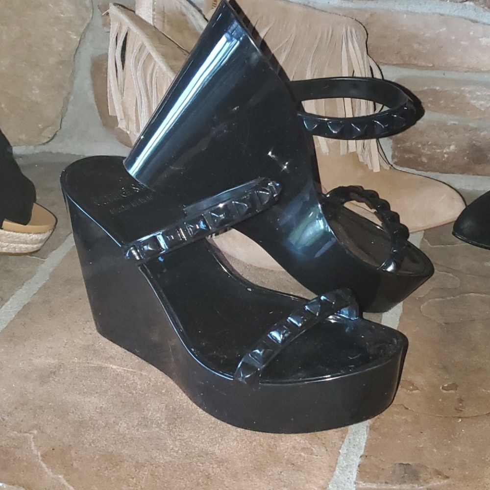Carmen sol wedge